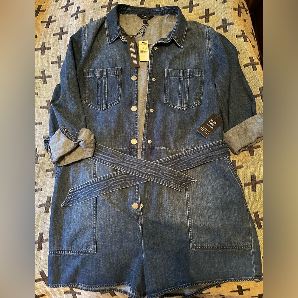 Express 100%Cotton denim shorts jumper with belt-Brand new with tags!